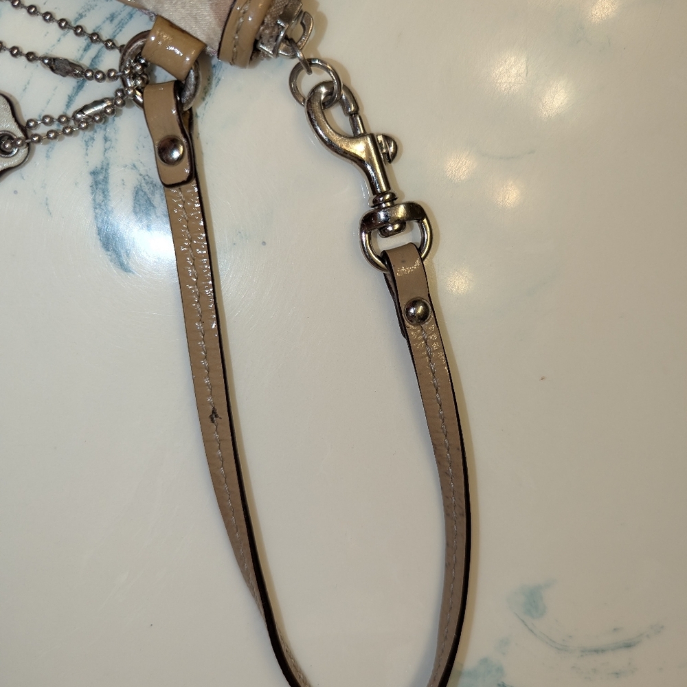 Coach Gesso Op Art Metallic Wristlet - Picture 15 of 16